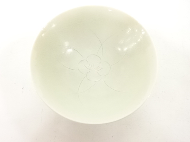  川瀬満之造　白磁彫　花文　盃